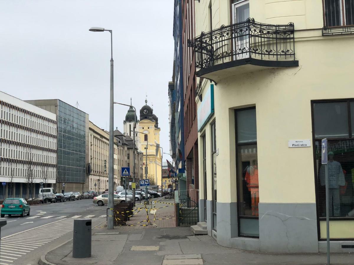 Green Island In The Downtown With Free Parking Дебрецен Экстерьер фото